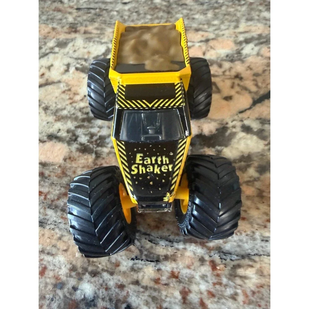 Monster Jam EARTH SHAKER Mud Tires Tracks Monster Truck